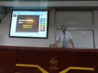 Начало лекции в Гуаньдунском университете. 12 октября 2011 г.